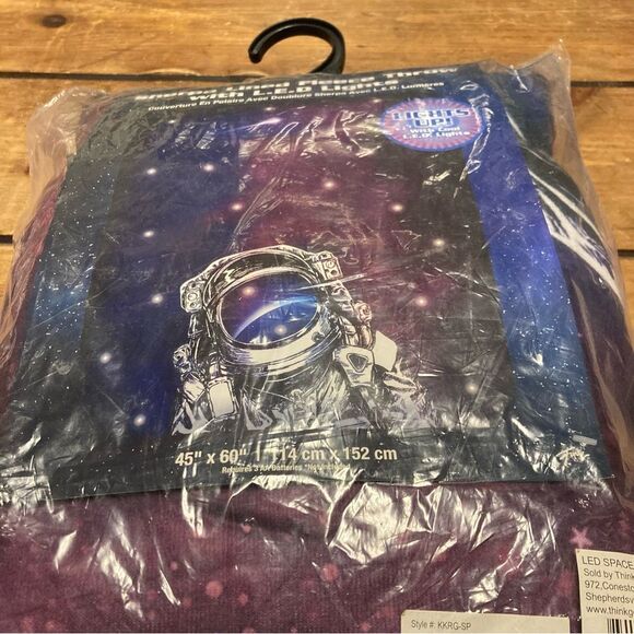 ThinkGeek Space LED Light Up Fleece Sherpa Throw Blanket New Astronaut NWT - Picture 9 of 9